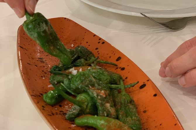 Lunchtime Tapas Tour in the Eixample with The Barcelona Taste - What the guide adds to the meal