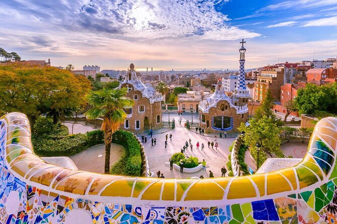 Max 6 People Full-Day Tour Barcelona, Sagrada Familia, Parc Guell - Barcelona Cathedral and its rooftop views