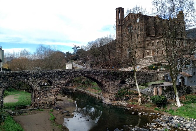 Medieval Villages & La Garrotxa Volcanic Zone Hiking. Small Group Tour - From Barcelona to La Garrotxa in a small minivan