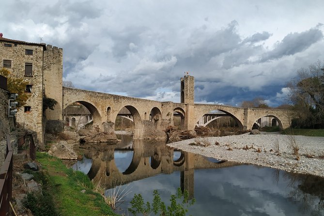 Medieval Villages & La Garrotxa Volcanic Zone Hiking. Small Group Tour - Lunch outside the park