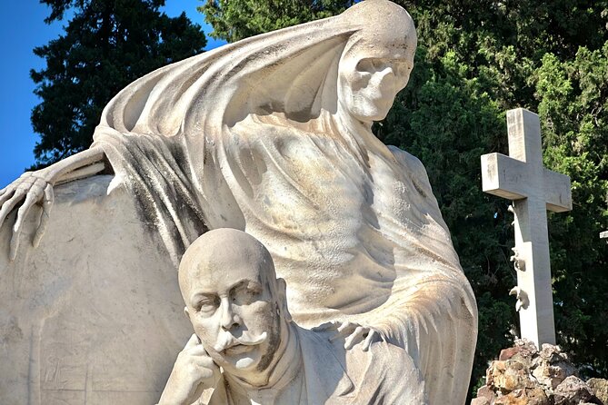 Montjuïc Cemetery Walking Tour – Hidden Art, History & Views - Meeting near the Columbus monument