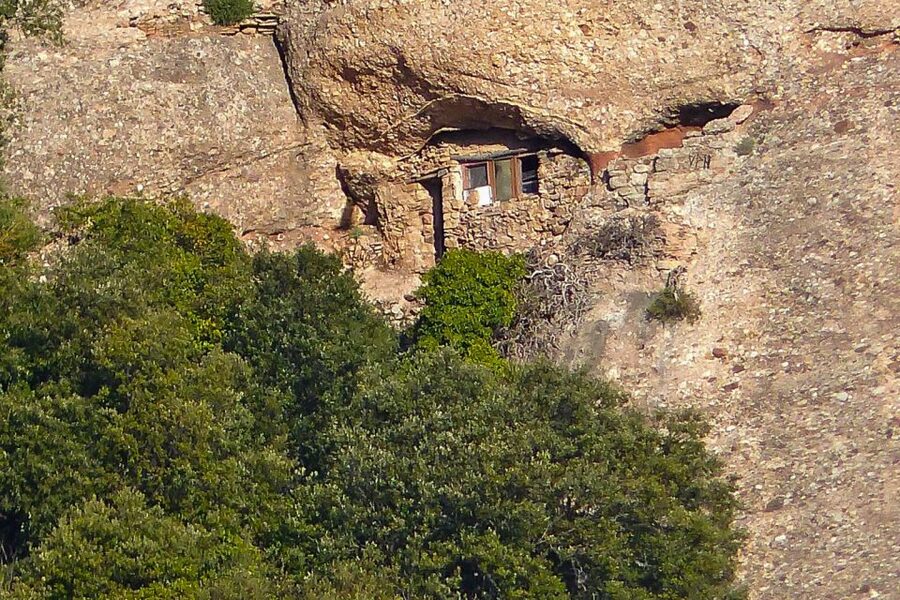 Montserrat: 6-Hour Tour with a Choice of 3 Levels of Hiking - Visiting the Benedictine monastery