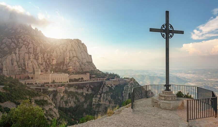 Montserrat & Cava Wineries Day Trip from Barcelona w/ Pickup - Who should book this experience