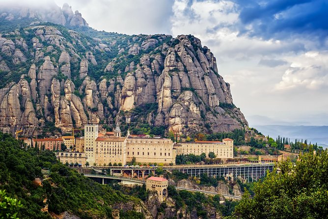 Montserrat: Cog-Wheel, Basilica, Black Madonna & Licor Tasting - Free Time Around the Monastery