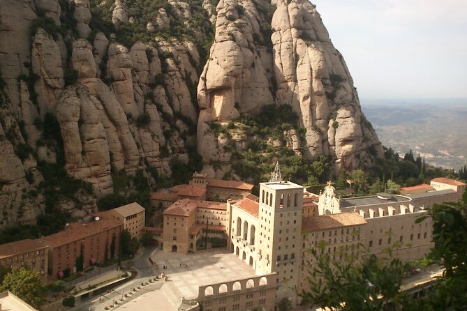 Montserrat Complete Guided Tour & The Boys Choir's Performance - Inside the abbey and the Basilica