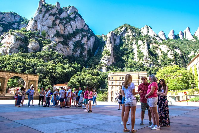 Montserrat Half Day Afternoon Tour from Barcelona - The early Barcelona walk before the minivan