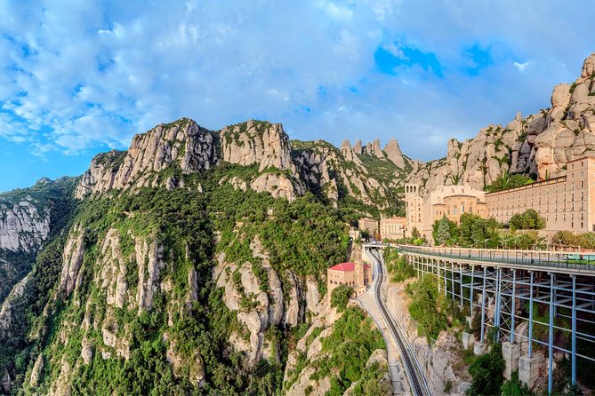 Montserrat Private Guided Tour with Pick up - What the driver-guide adds to the day
