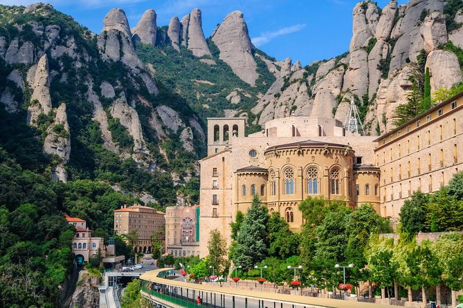 Montserrat Private Tour from Barcelona with Pick-up - Hearing the Montserrat choir