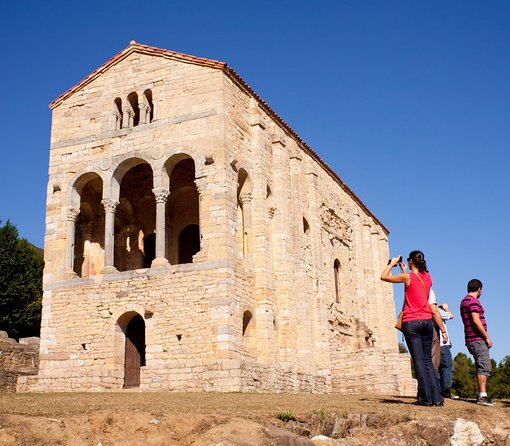North of Spain & Portugal: 8-day Guided Tour from Barcelona - Day 6: Rías Baixas, La Toja, Vigo, and Porto