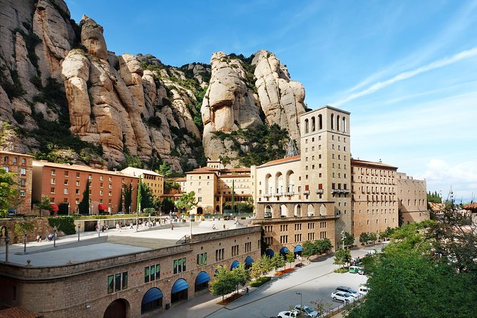 Panoramic Barcelona and Montserrat with Cog-Wheel Train - Morning Barcelona: a quick look at the city’s grandest sights