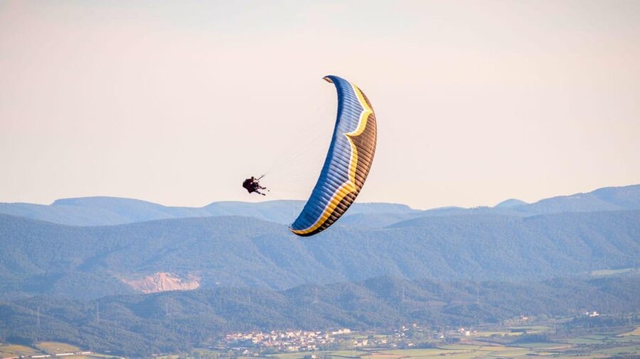 Paragliding: Experience the magic of flying near Barcelona. Report included - Key points to know before booking