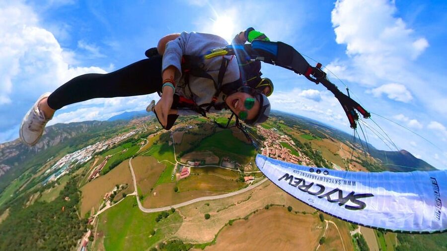 Paragliding: Experience the magic of flying near Barcelona. Report included - What 15 to 25 minutes in the air feels like