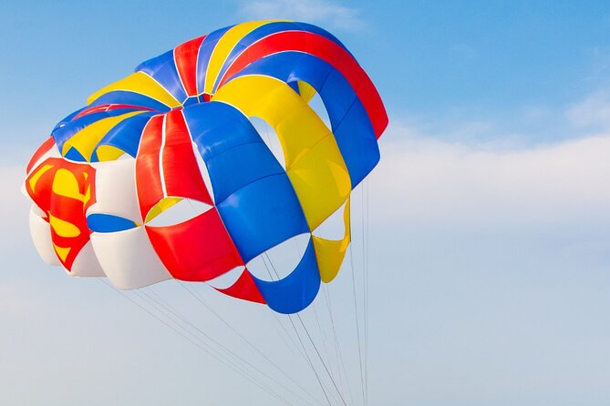 Parasailing Tour en Barcelona - How the crew and atmosphere shape the ride