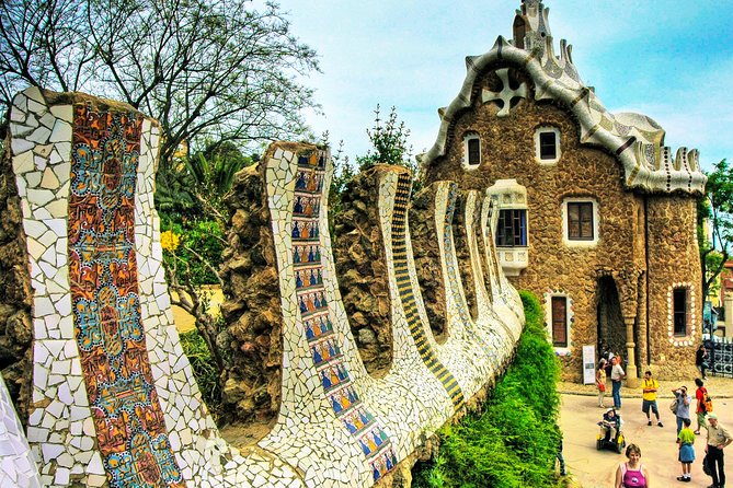Park Guell and Sagrada Familia Private Tour with Hotel pick-up - Passeig de Gràcia and Gaudí’s modernist neighbors