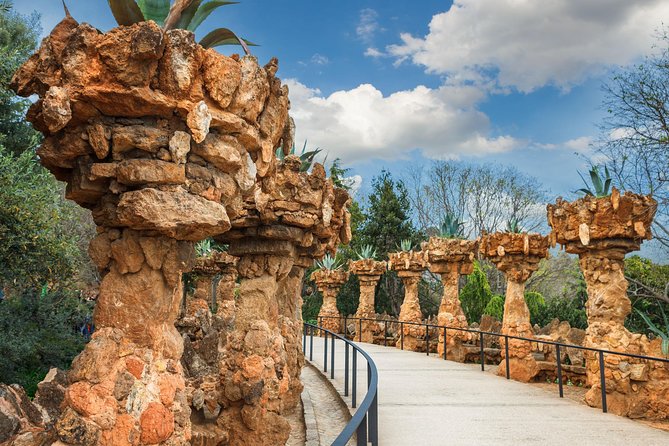 Park Guell and Sagrada Familia Tour in Barcelona - Heat, Hills, and the Real Pace of the Visit