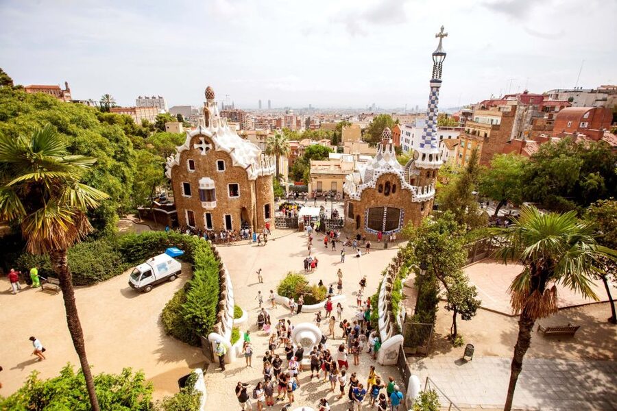 Park Güell: Guided Tour with Optional Gaudí Experience Entry - The main terrace and Barcelona views
