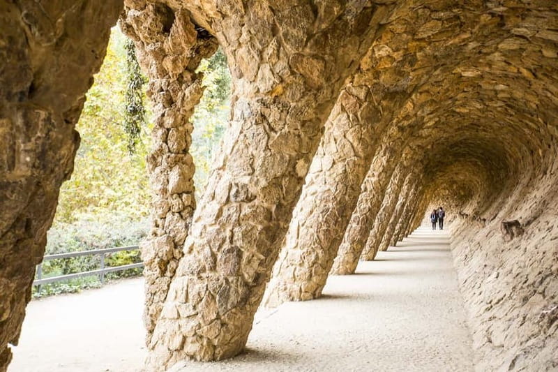 Park Güell: Guided Tour with Optional Gaudí Experience Entry - Colonnades, Doric columns, and Gaudí’s natural forms
