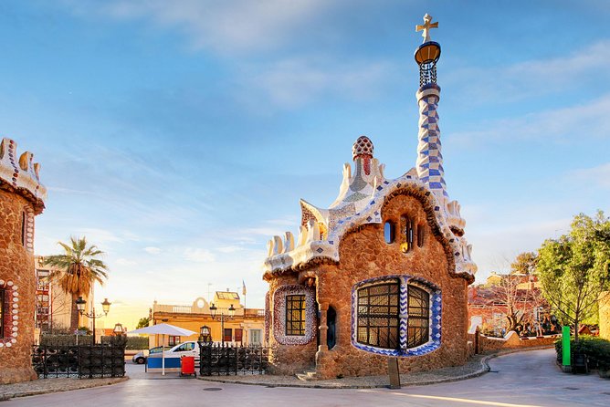 Park Guell Guided Tour with Skip the Line Tickets - Entering Park Güell without the regular line