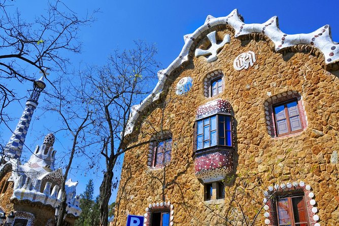 Park Guell Guided Tour with Skip the Line Tickets - Following Gaudí’s garden paths and viaducts