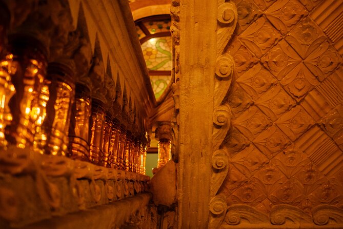 Photo Walking Tour Barcelona Cathedral Gothic Quarter El Born - Parc de la Ciutadella offers space, shade, and contrast