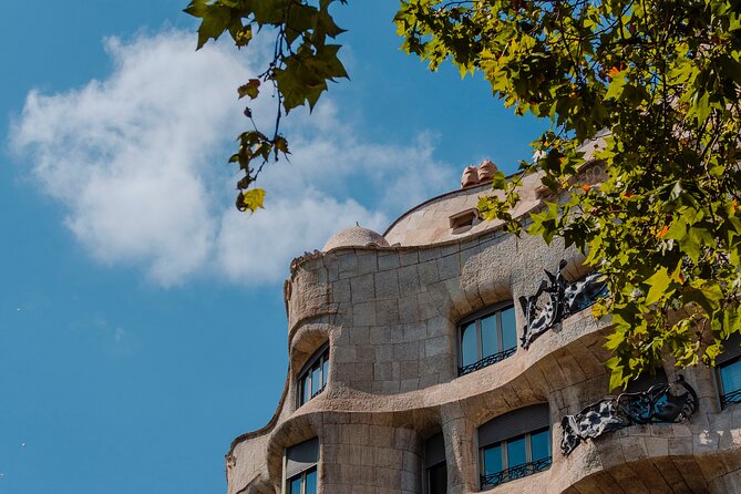 Photo Walking Tour Sagrada Familia and Gaudí in Barcelona - One-to-one coaching while you walk