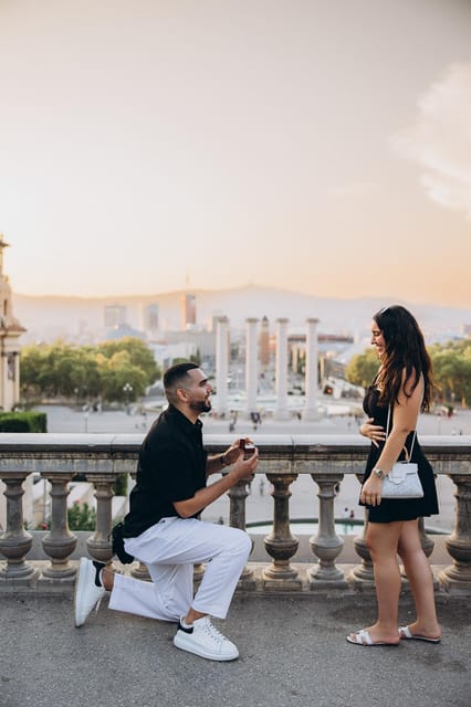 Photographer in Barcelona - Sagrada Familia gives the session its Barcelona signature