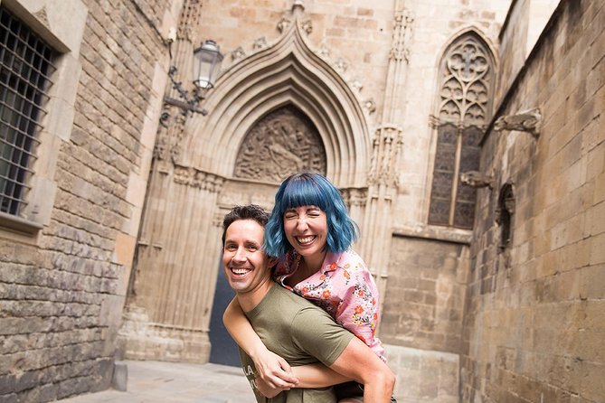 Photoshoot tour in Barcelona Secret Corners - Plaça d’Isidre Nonell and the city’s colorful side