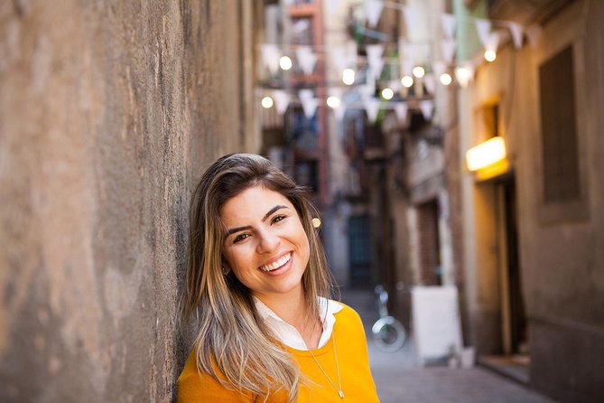 Photoshoot tour in Barcelona Secret Corners - Ciutadella Park and the Arc de Triomf finish