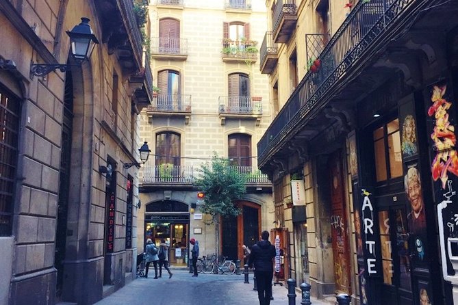 Picasso in Barcelona Max 6 People Walk El Born and Picasso Museum - How the Guides Shape the Story