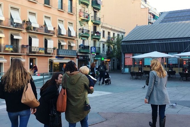 Picasso in Barcelona Max 6 People Walk El Born and Picasso Museum - Entering the Picasso Museum on Carrer de Montcada