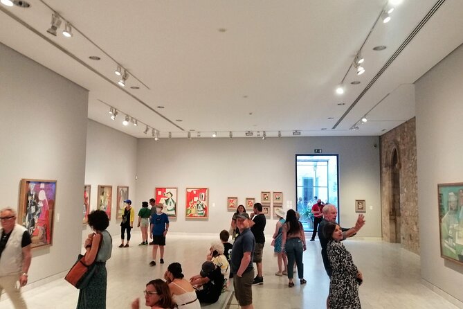 Picasso Museum and Walking Tour Plus Optional Wine & Food Tasting - Entering the Picasso Museum on your own