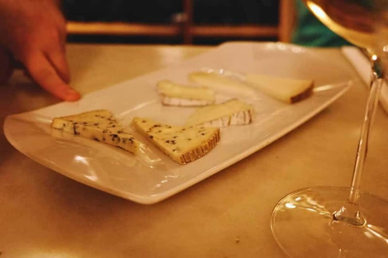 Picasso Museum and Walking Tour Plus Wine Tasting Upgrade - Which guide style suits you?