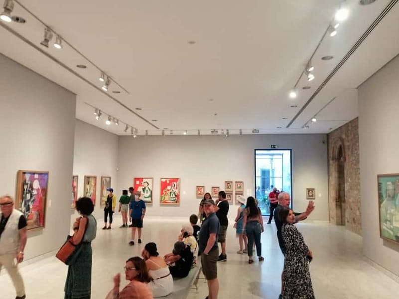 Picasso Museum and Walking Tour Plus Wine Tasting Upgrade - Why this Picasso tour works better than a museum visit alone