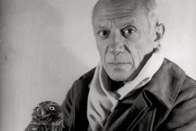 Picasso Museum private tour and walk in El Born district - Walking El Born after the galleries