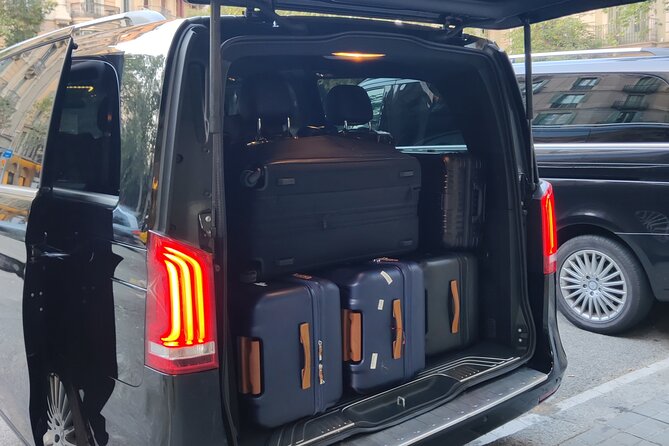 Premium Transfer from / to Airport and Port - A direct ride to any Barcelona address