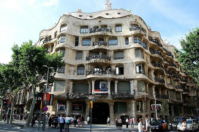 Private 4h Tour Of Camp Nou And Most Emblematic Sites Of Barcelona with pick up - What the private format adds