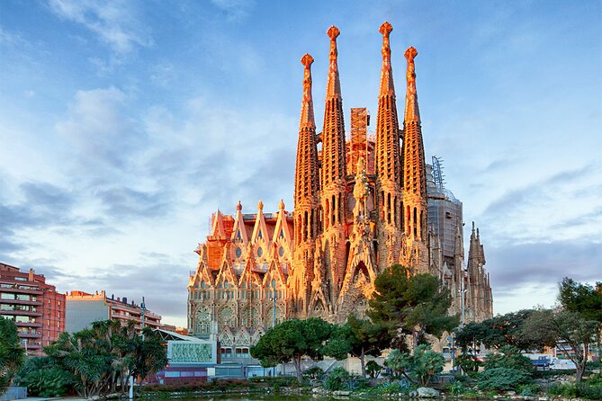 Private Arrival Transfer from El Prat Airport to Central Barcelona - Who gets the most from this service