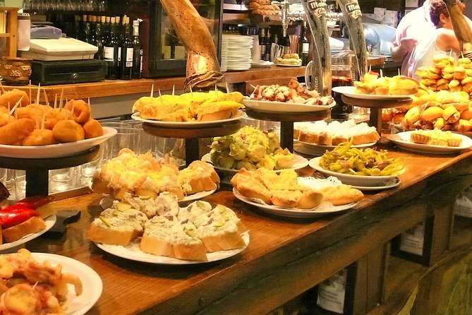 Private Barcelona Art and Tapas Walking Tour with Picasso Museum - One Hour Inside the Museu Picasso