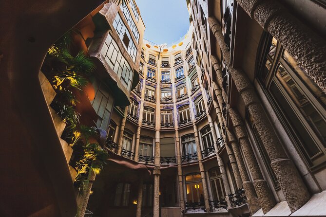 Private Barcelona Bike Tour, Gaudi's Art and Medieval Districts with Local Guide - La Rambla and the end of the circuit