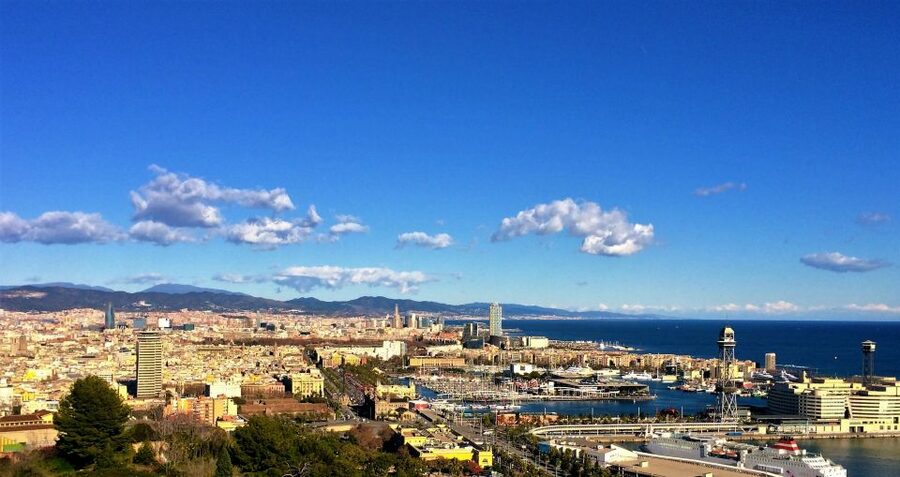 Private Barcelona Highlights Half-Day Tour - La Sagrada Familia from the street