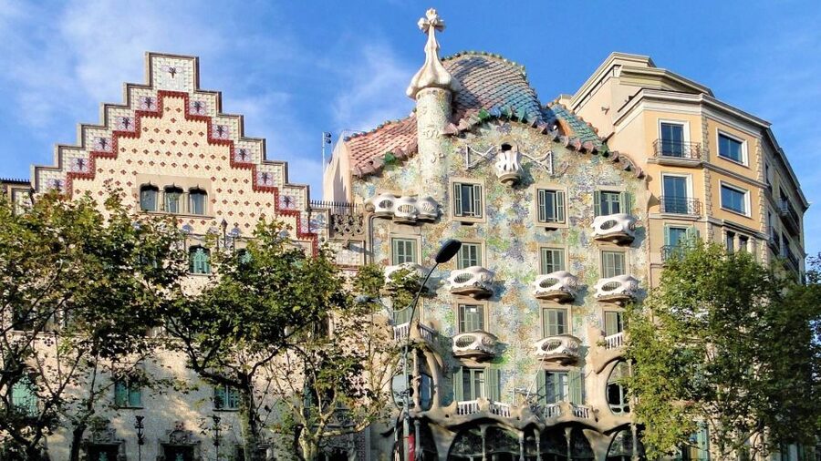 Private Barcelona Modernism and Gaudí Walking Tour - La Pedrera and Gaudí’s final civil project