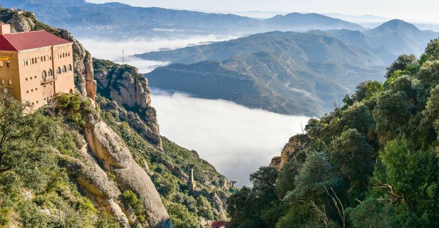 Private Barcelona & Montserrat Tour with Pick-up - Montjuïc Hill for Barcelona views