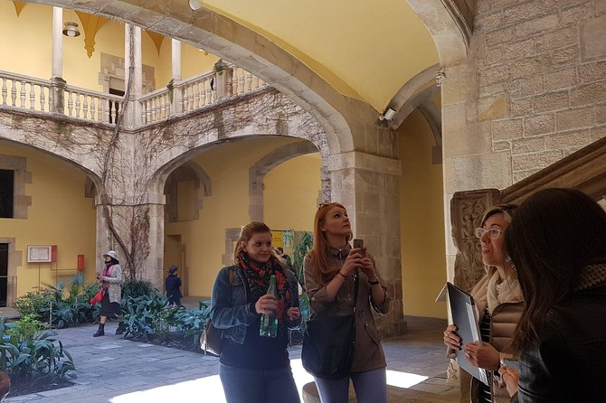 Private Barcelona Old Town and Gothic Quarter Walking Tour - What $96.75 buys you