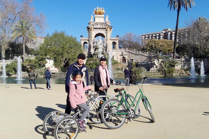 Private Bike tour for families - El Born and the remains beneath the city