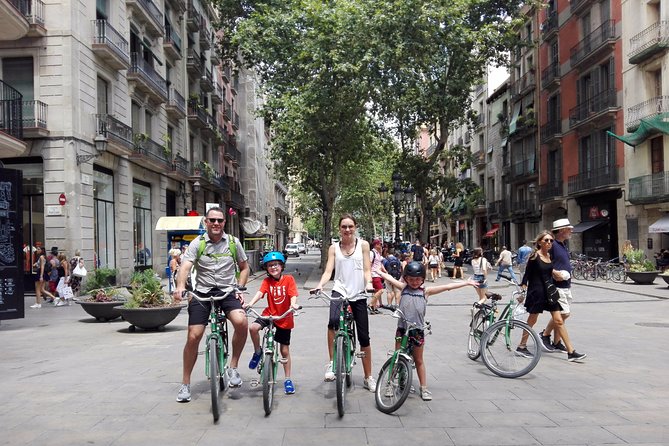 Private Bike tour for families - Arc de Triomf and Parc de la Ciutadella