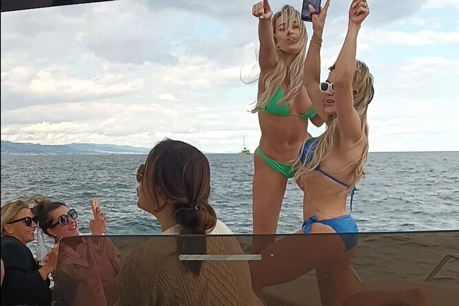 Private Charter in Catamaran Alexa by Barcelona 12 pax 2/4/8 HS - A private catamaran for up to 12 people