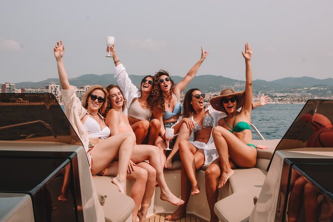 Private Charter in Catamaran Alexa by Barcelona 12 pax 2/4/8 HS - What the eight-hour route is really like