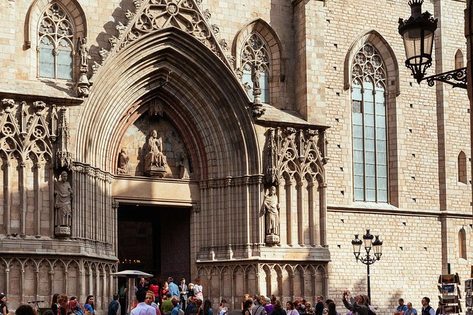 Private City Kickstart Tour: Barcelona - The Old City, Boqueria Market, and small details