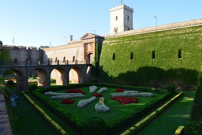Private Customized Barcelona Tour by Mercedes VIP Bus and Personal Expert Guide - A private way to cover Barcelona quickly