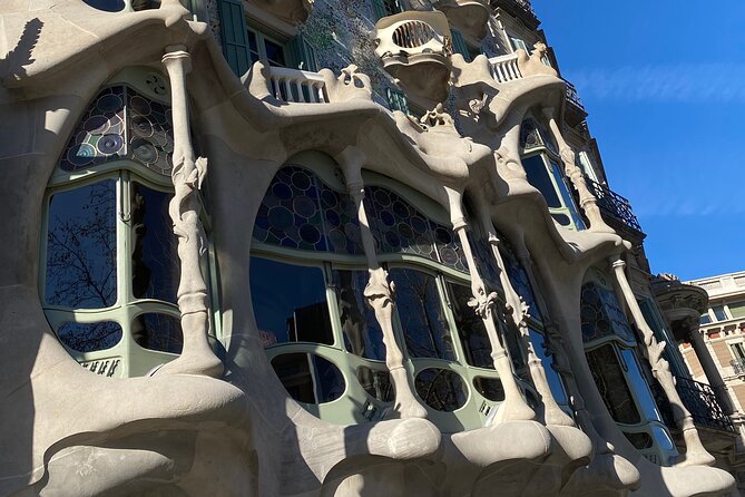 Private discovery bike tour of Barcelona - Finishing beside Port Vell